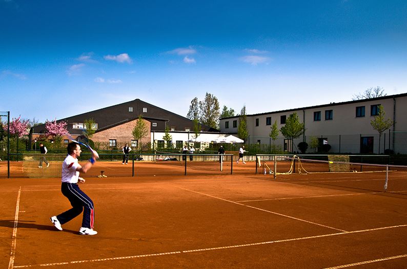 Tennisplätze Asche - Draußen